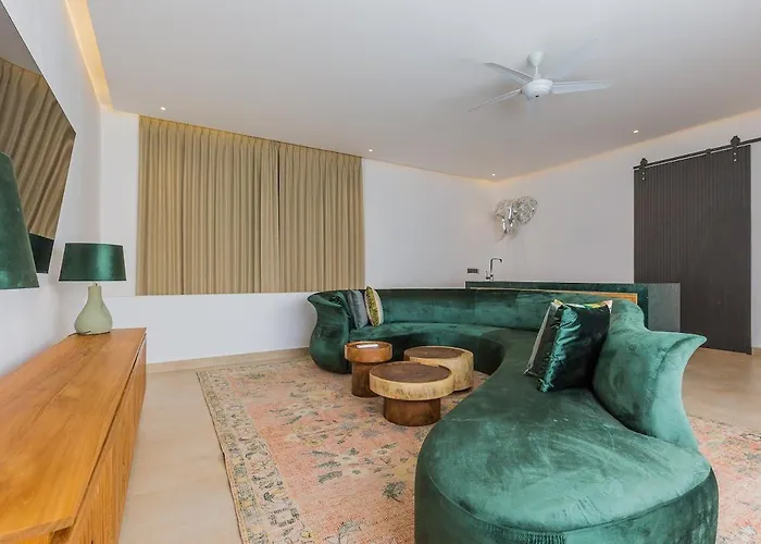 Vakantiehuis Stunning Modern 3br With Private Pool *